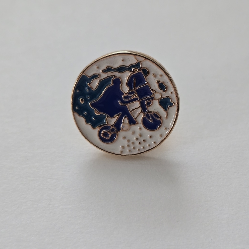 ET Bike Scene Pin